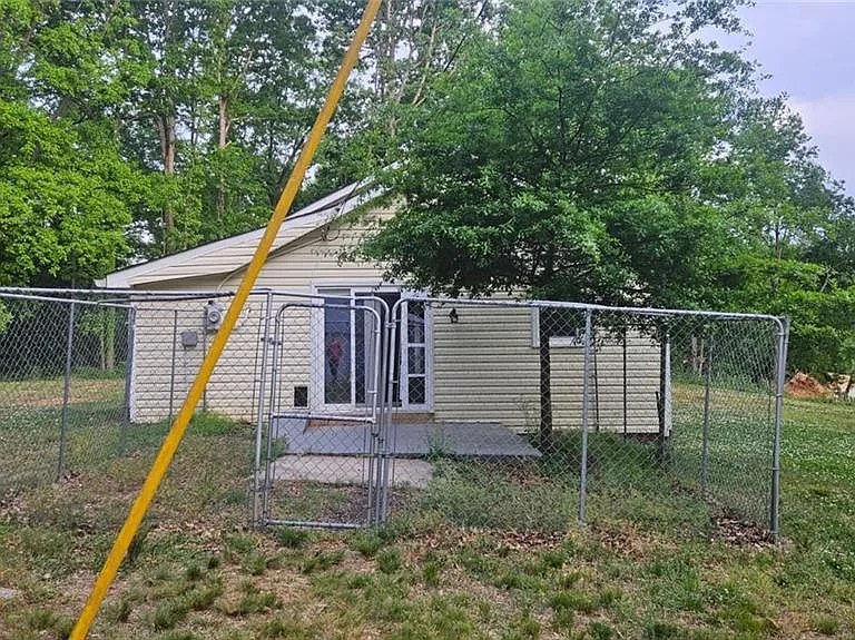 471 Perkins Cir — Photo 3