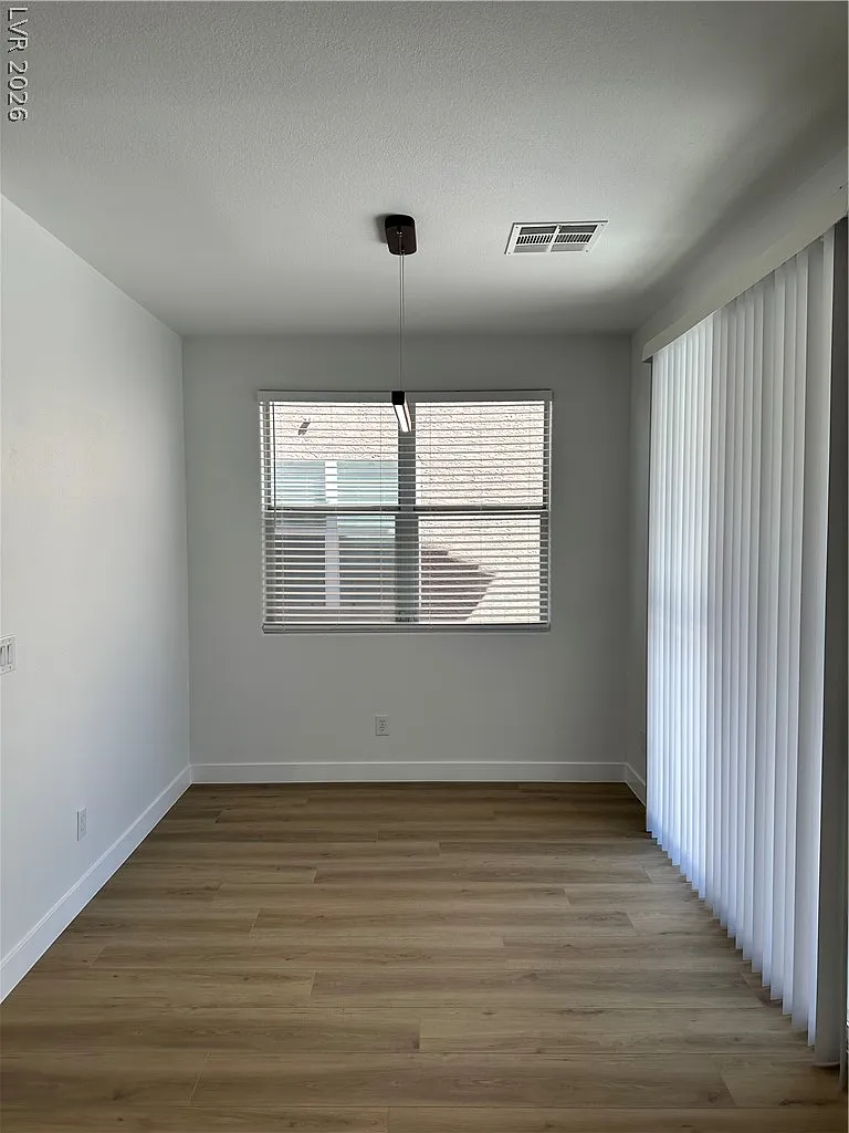 4 bed, 2.5 bath, 3010 sqft, $2,650 — Photo 4