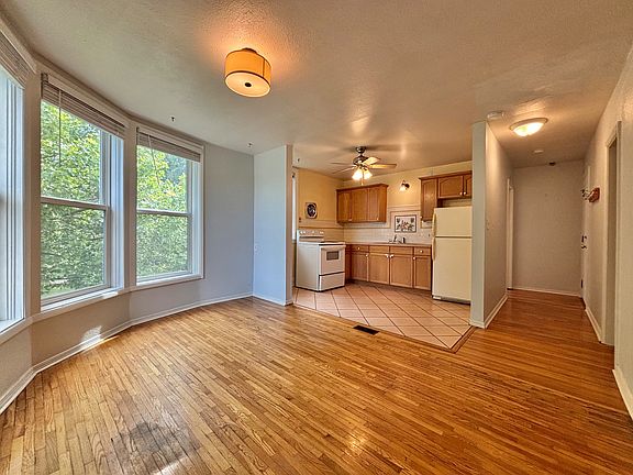 2nd image of 176 S Chestnut St #5
