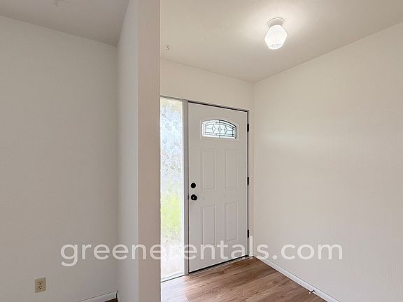 3rd image of 106 E Cedar Ave