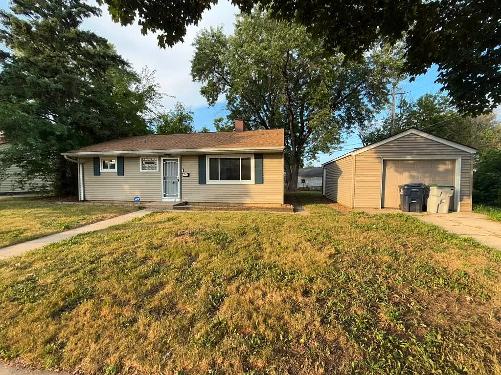 5468 N Strathmore Ave — Photo 1