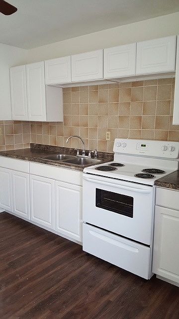 2nd image of 3231 Chaucer Dr