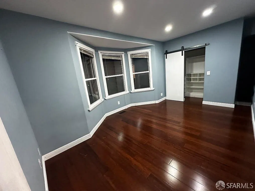 848 Girard St — Photo 2