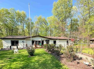 9 Bay City Rd, Golconda, IL 62938