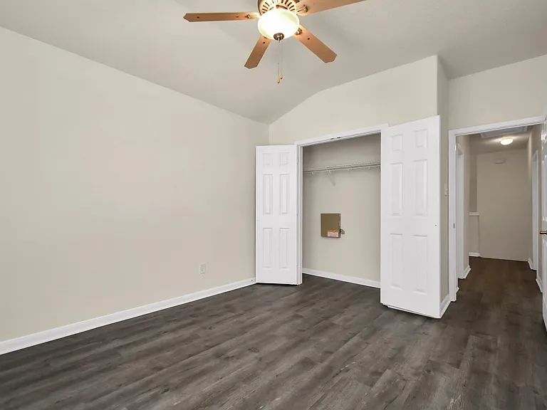 2626 Orchard Creek Ln — Photo 36