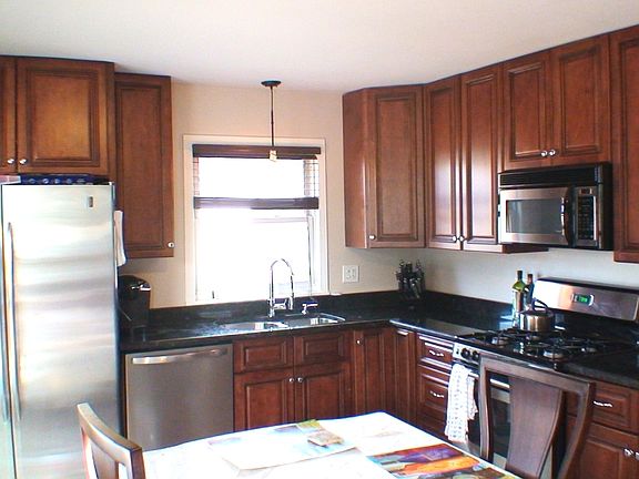 3rd image of 236 Belden Ave