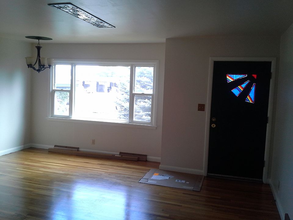 2nd image of 262 Gladstone St