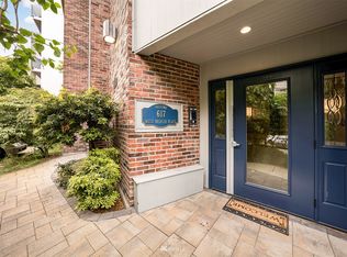 617 W Mercer Pl APT 401, Seattle, WA 98119