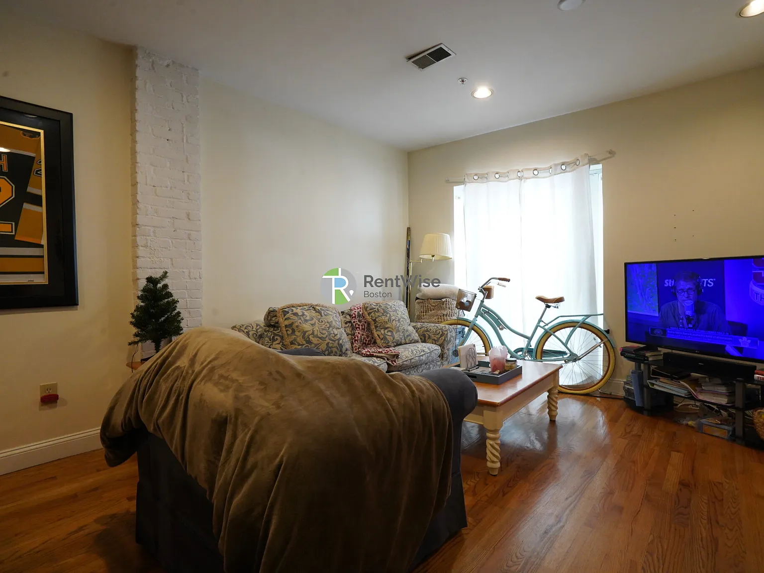 2 bed, 786 sqft, $3,300 — Photo 3
