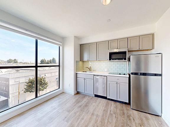 3rd image of 1532 Howard St #503