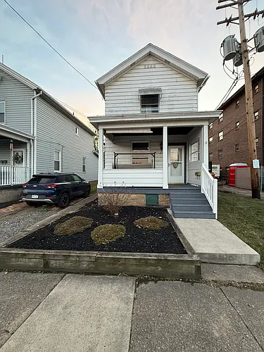 210 5th St Photo 1