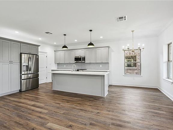 4th image of 2816 W Friendship Dr