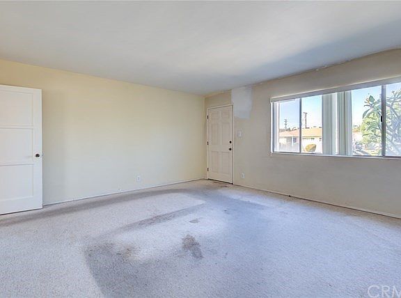 5th image of 13632 S Catalina Ave