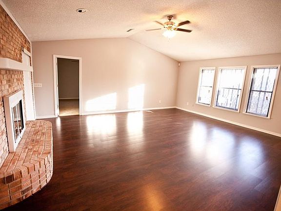 2nd image of 1457 Saxon Blvd