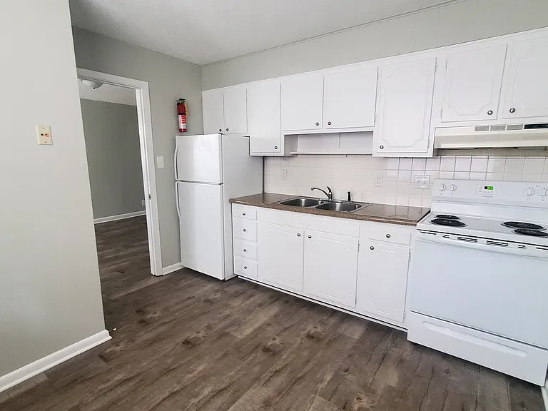 802 E King St #11 — Photo 3