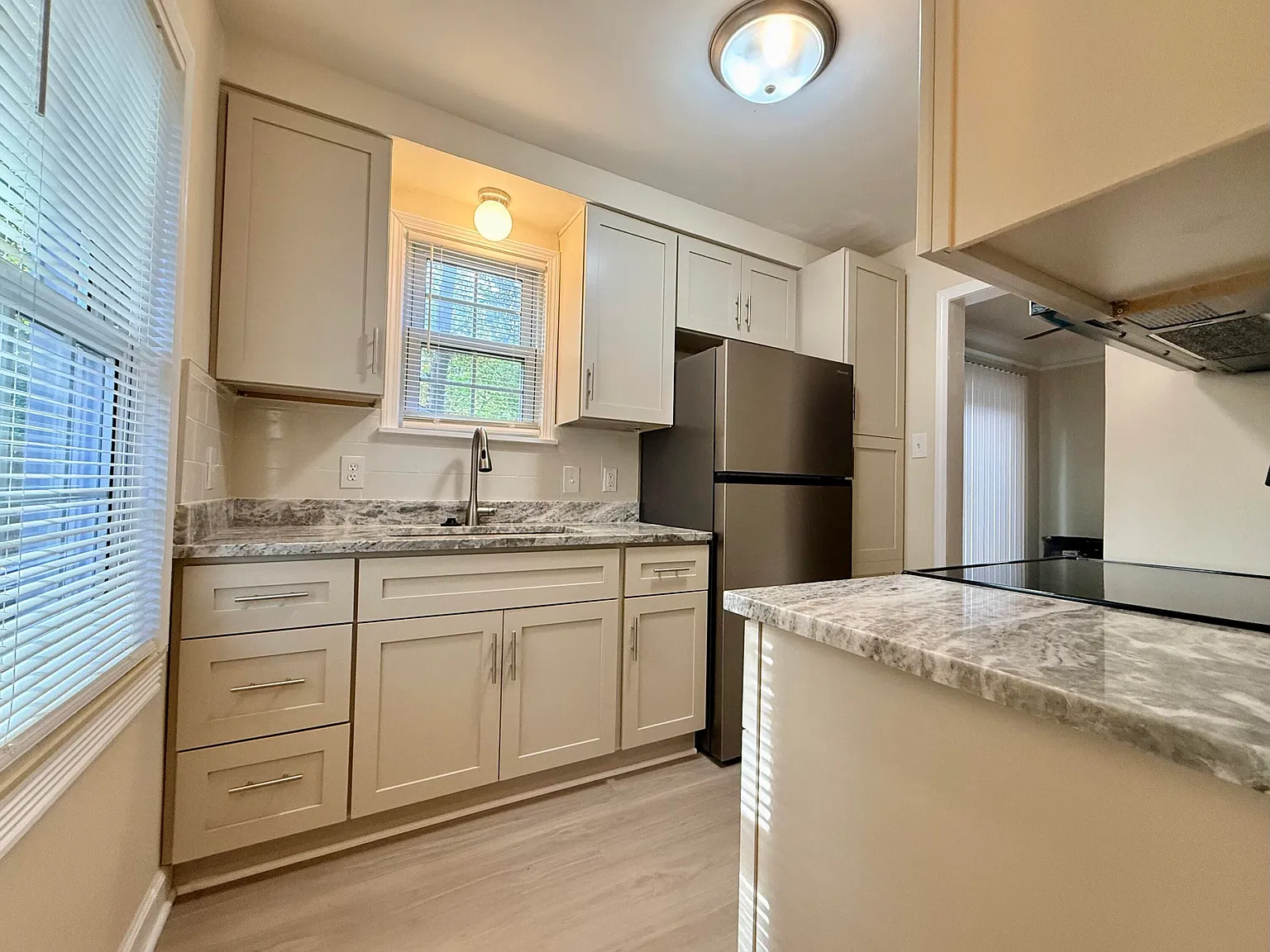 4 bed, 3.0 bath, 1450 sqft, $1,850 — Photo 2
