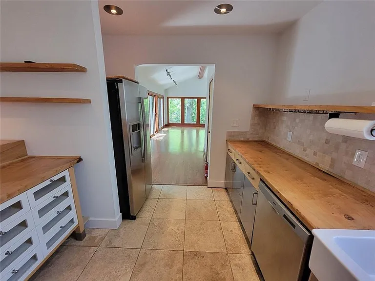 404 Emory Dr NE — Photo 12