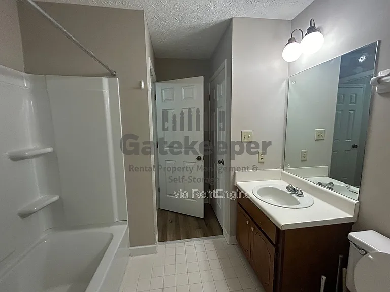 505 Williamsburg Way — Photo 7