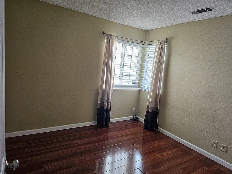 34515 Heathrow Ter — Photo 14