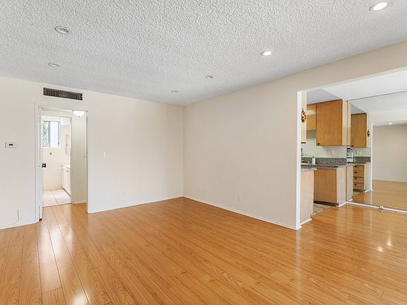 4th image of 1146 E Lexington Dr Unit 108