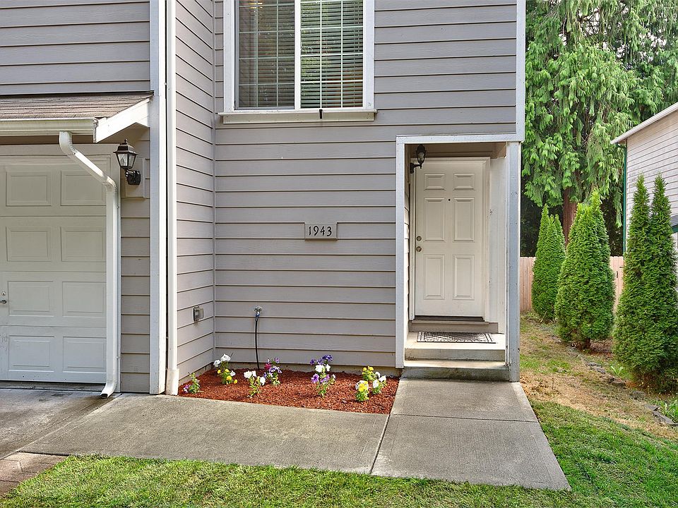 2nd image of 1943 NE Green Glen Ln