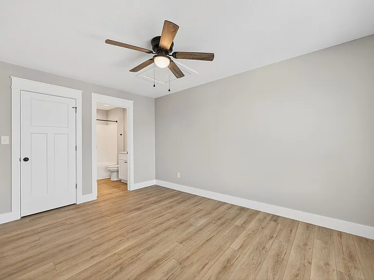 1124 N College Ave — Photo 7