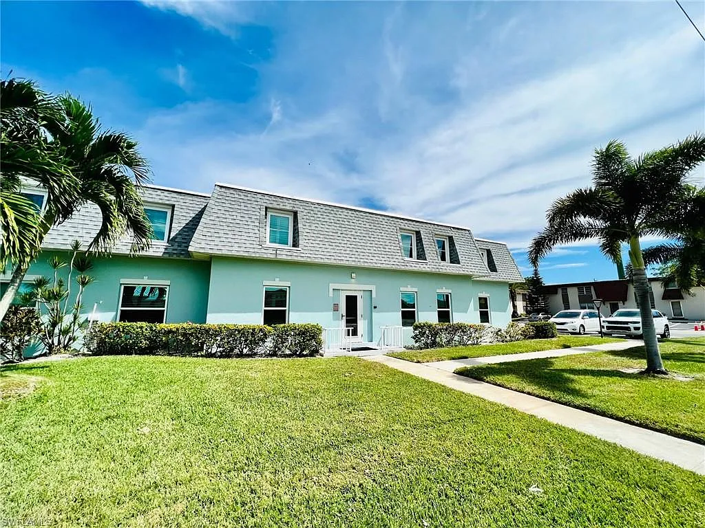 2 bed, 1.0 bath, 875 sqft, $2,400 — Photo 2