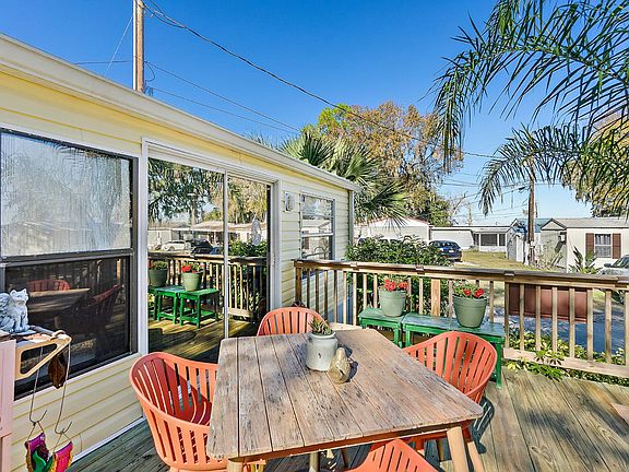 4th image of 1110 N Summit St #B12