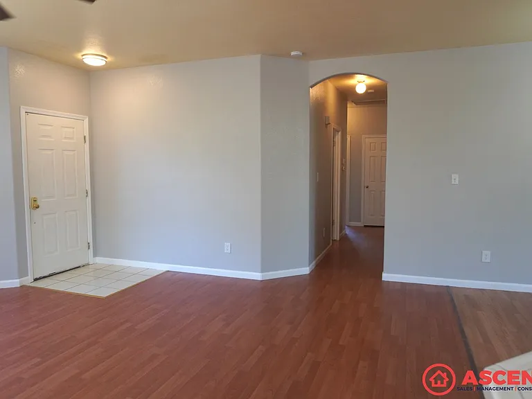 9305 Foxglen Ct — Photo 4