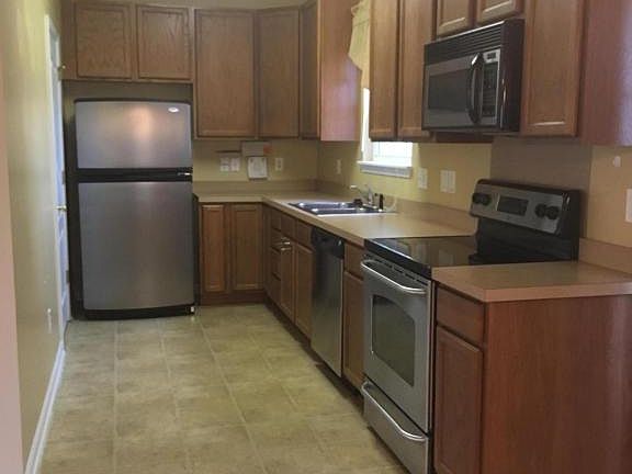3rd image of 102 Black River Dr