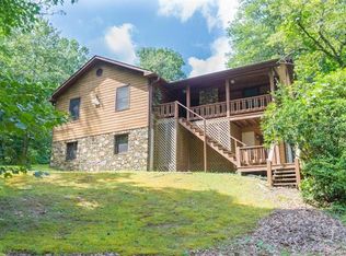 1086 Oleta Rd, Hendersonville, NC 28792