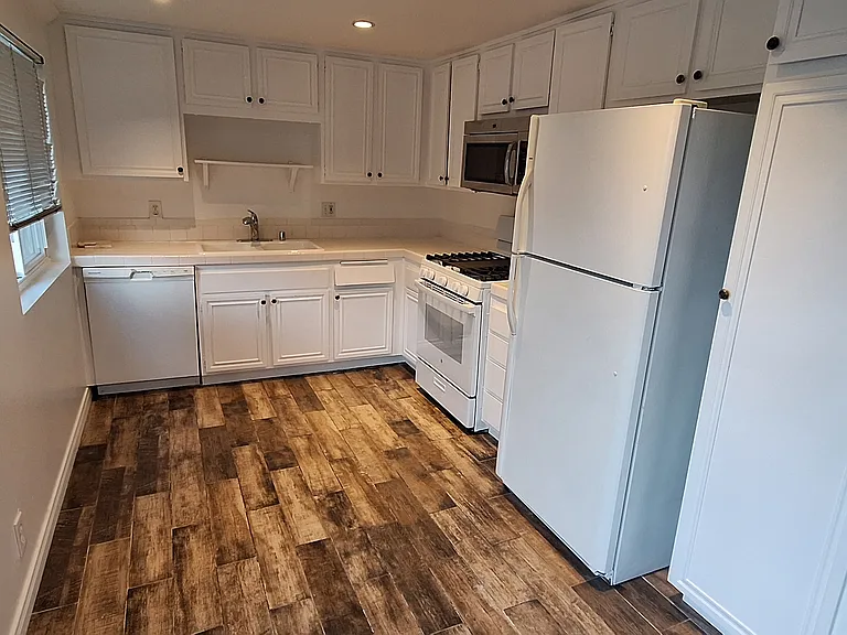 255 Green Moor Pl — Photo 4