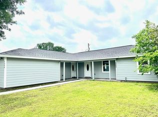 1242 Chevy Chase Dr, Angleton, TX 77515