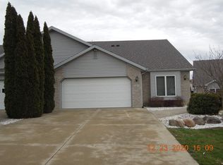 27 S Pinehurst Ct, Columbia City, IN 46725