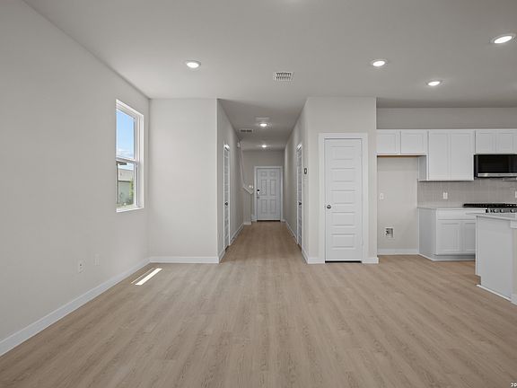 3rd image of 5610 Franklin Hills