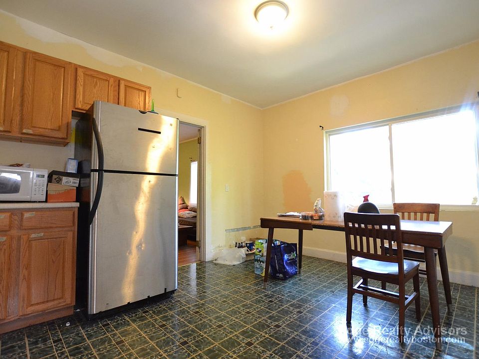 1st image of 40 Orchard Rd #2
