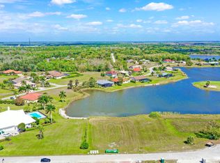 18013 Sandtrap Dr, Naples, FL 34114