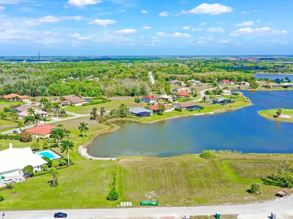 18013 Sandtrap Dr, Naples, FL 34114