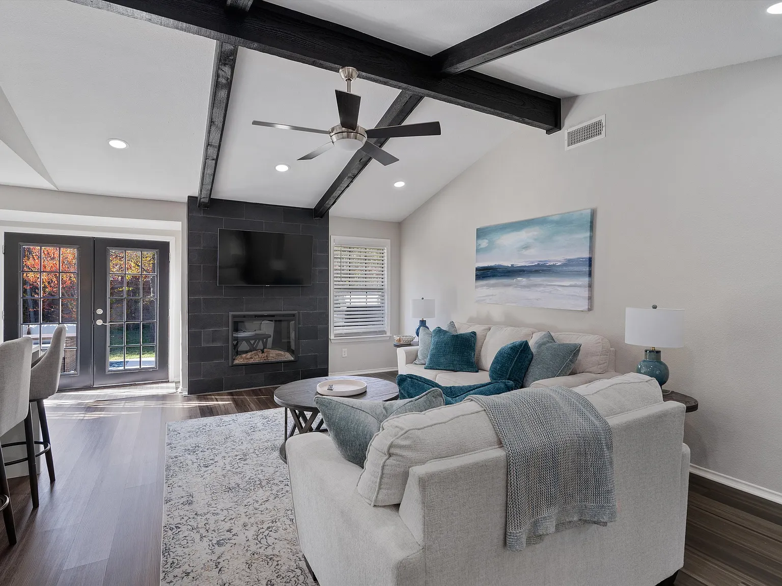 4 bed, 1926 sqft, $3,950 — Photo 4