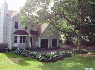 29 West Dr, Kings Park, NY 11754