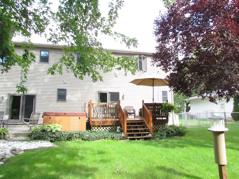 2nd image of 2318 Metcalf St