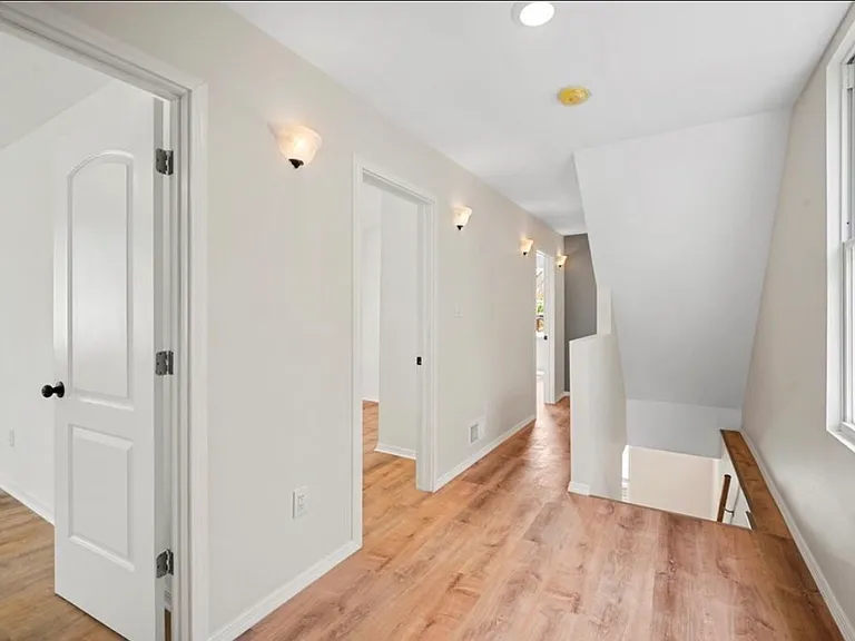 317 Anthony St — Photo 15