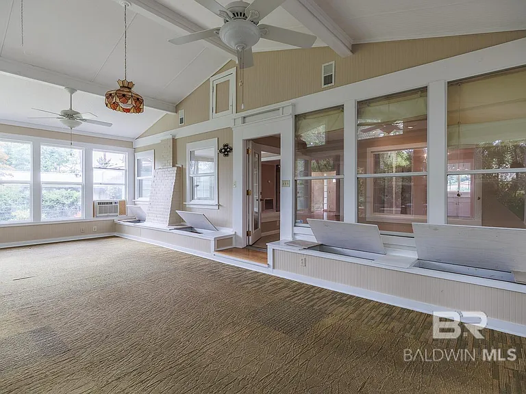 208 Pinecrest Ln — Photo 8