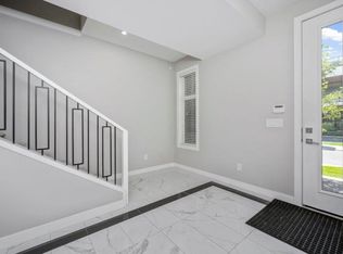 834 78th St SW, Calgary, AB T3H3V6