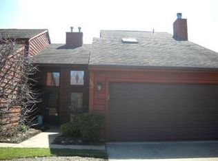 702 Village Club Rd, Sagamore Hills, OH 44067