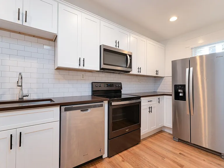 260 Saint George St #6 — Photo 2