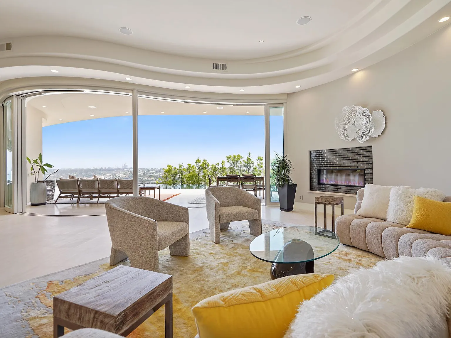 7447 Hillside Dr — Photo 4