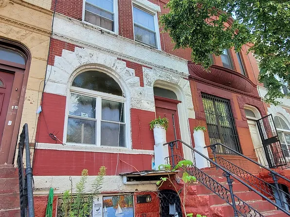 5 Alice Ct, Brooklyn, NY 11213