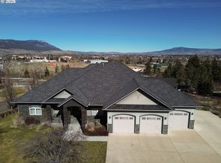 121 Ridge Dr, La Grande, OR 97850