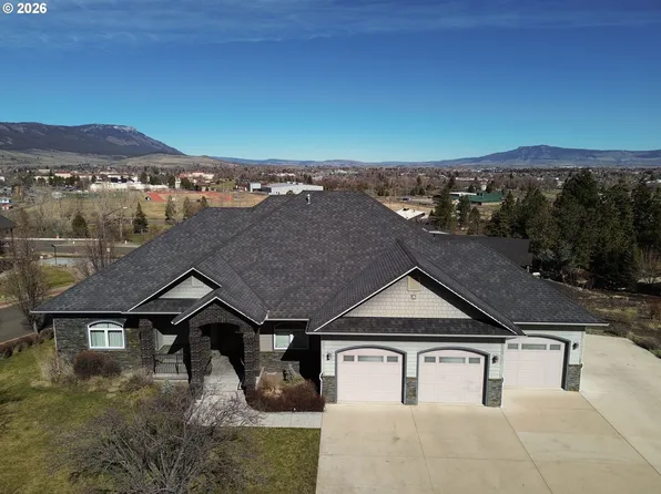 121 Ridge Dr, La Grande, OR 97850